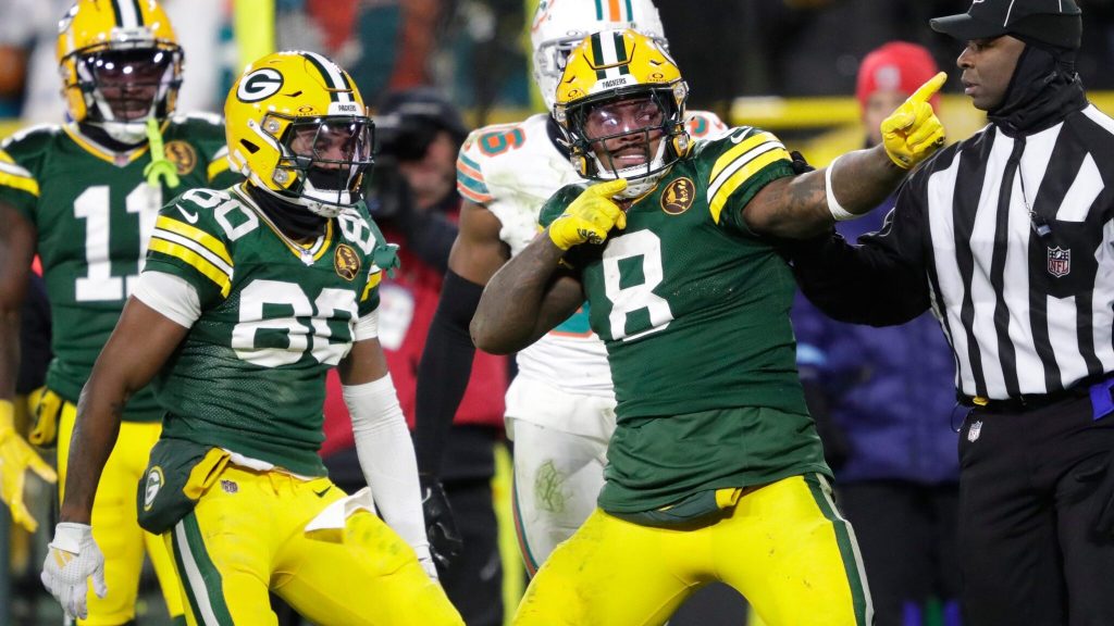 Week 16 Fantasy Football Starts/Sits + Game&nbsp;Picks